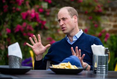 Prince William Visits Local Pub Ahead Of U.K. Reopening - etcanada.com - Britain - Canada