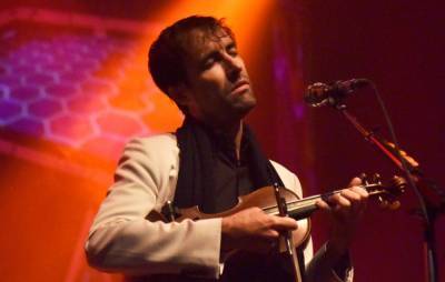 Watch Andrew Bird and his family perform ‘Manifest’ on ‘Colbert’ - www.nme.com