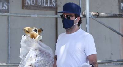 Zachary Quinto Carries Giant Stuffed Giraffe While Heading to a Birthday Party - www.justjared.com - Los Angeles