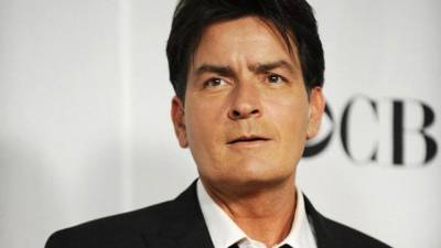 Charlie Sheen celebrates 1 year of not smoking cigarettes, says he wishes he 'never started' - www.foxnews.com - Los Angeles