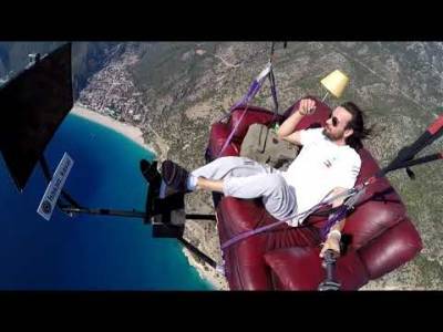 HOLY S**T! Daredevil Paraglider Flies With A Couch & TV — You Have To See This To Believe It! - perezhilton.com - Turkey