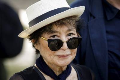 Yoko Ono, 87, ailing and using wheelchair, is 'slowing down,' insiders say - www.foxnews.com - Panama