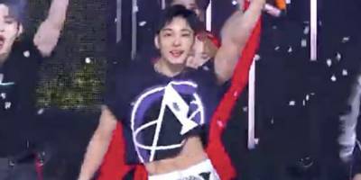 SEVENTEEN Member Wonwoo Goes Viral for Hot Crop Top Look While Performing 'Left & Right' - Watch! (Video) - www.justjared.com - South Korea