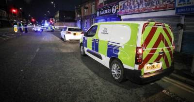 Road outside pub cordoned off by police after man found injured - www.manchestereveningnews.co.uk