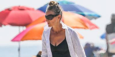 Sarah Jessica Parker Enjoys a Day at the Beach on the Fourth of July - www.justjared.com - New York - county Hampton