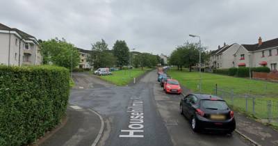 Police probe attack in Glasgow's Pollok after man rushed to hospital seriously injured - www.dailyrecord.co.uk