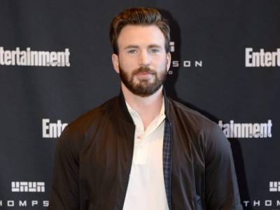 Chris Evans and Lily James spark romance rumours in London - canoe.com - London