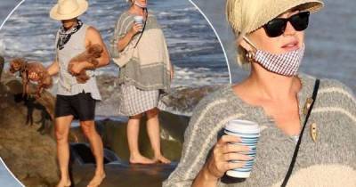 Pregnant Katy Perry and Orlando Bloom enjoy beach stroll before baby's arrival - www.msn.com - Boston