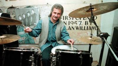 Original Beatles drummer extends olive branch to Ringo Starr on 80th birthday - www.breakingnews.ie