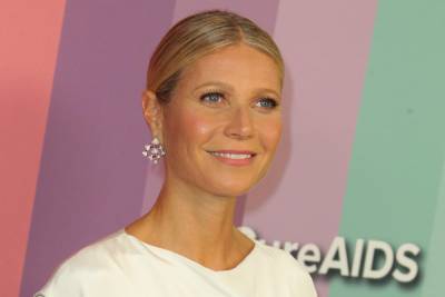 Gwyneth Paltrow maintains youthful glow with painful face roller - www.hollywood.com