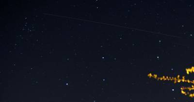 The train of SpaceX Starlink satellites are visible in the UK night sky again this week - www.manchestereveningnews.co.uk - Britain