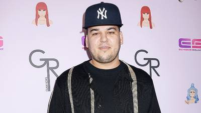 Rob Kardashian’s Shows Off Flat Stomach Fans Gush Over His Transformation - hollywoodlife.com