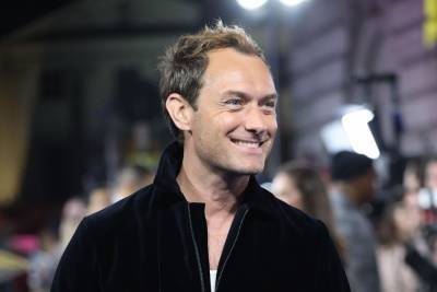 Jude Law to play Captain Hook in new Peter Pan film - www.hollywood.com