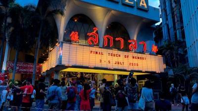 Thais bid addio to theater where they fell in love with film - abcnews.go.com - Hollywood - Italy - Thailand - city Bangkok