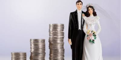 Bride sets back guests thousands of dollars as she decides to skip wedding and save money - www.lifestyle.com.au - Britain