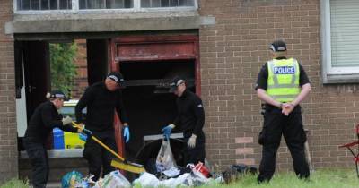 Cops hunt two men after brutal murder of Hibs fan Ryan Low in Paisley - www.dailyrecord.co.uk