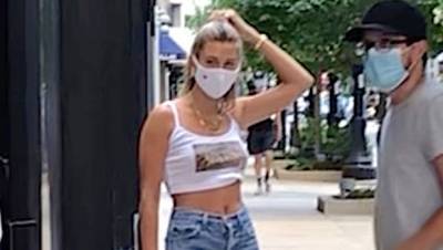 Hailey Bieber Rocks Crop Top Shredded Daisy Dukes During Solo Outing In Chicago — See Pic - hollywoodlife.com - USA - Chicago - city Windy