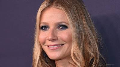 Gwyneth Paltrow twins with daughter Apple in sports bras, leggings - www.foxnews.com - county Martin - county Anderson