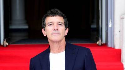 Antonio Banderas confirms he has tested positive for Covid-19 - www.breakingnews.ie - Spain