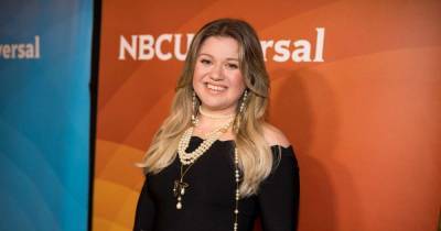 Fans think Kelly Clarkson is singing about her divorce on 'Kellyoke' - www.msn.com