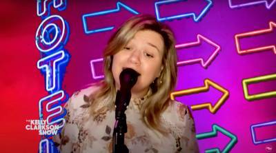 Kelly Clarkson Puts Her Elvis Groove On With Cover Of ‘Heartbreak Hotel’ - etcanada.com