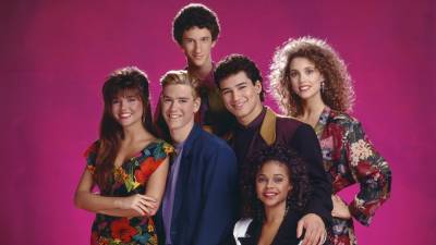 'Saved by the Bell': Elizabeth Berkley and Cast on How Reboot Shows 'Real' Issues of Race and Gender Identity - www.etonline.com