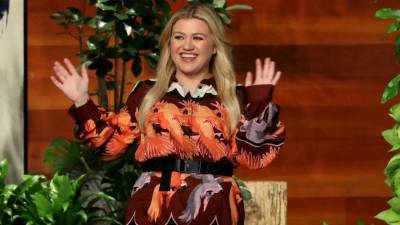 Kelly Clarkson Filling in for Simon Cowell on 'America's Got Talent' Following His Bike Accident - www.etonline.com