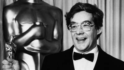 Kurt Luedtke Dies: Oscar-winning ‘Out Of Africa’ Screenwriter Was 80 - deadline.com - Detroit - Michigan