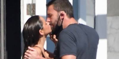 Ana de Armas Pulls Down Ben Affleck's Mask To Kiss Him On The Set of Her New Movie - www.justjared.com - Los Angeles