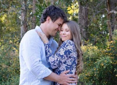 Bindi Irwin and husband Chandler expecting first baby next year - evoke.ie