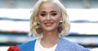 Katy Perry still nails TikTok dance while baring her baby bump - www.msn.com