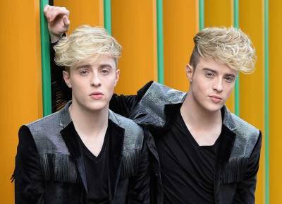 Jedward star updates fans from hospital bed after undergoing surgery - evoke.ie