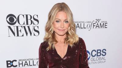 Kelly Ripa Claps Back at Fan Who Complains About 'Lack of Personal Grooming' on 'Live' - www.etonline.com