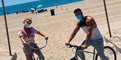 Britney Spears & Boyfriend Sam Asghari Enjoy a Bike Ride at the Beach - www.justjared.com