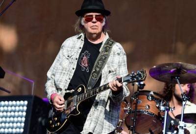 Neil Young Spends $20,000 To Eliminate Facebook And Google Logins To His Website - etcanada.com