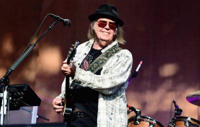 Neil Young to spend $20,000 to remove Facebook and Google logins from archives website - www.nme.com