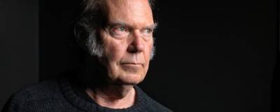 Neil Young spending $20,000 to disconnect his website from Facebook and Google - completemusicupdate.com