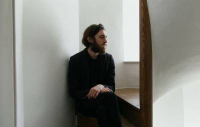Watch the video for Keaton Henson’s ‘Prayer’ from new album ‘Monument’ - www.nme.com - county Harding