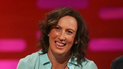 Actress Miranda Hart wakes face-to-face with fox during heatwave - www.breakingnews.ie