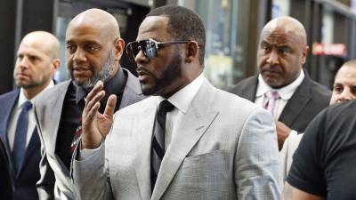 Prosecutors Charge 3 With Threatening Women in R. Kelly Sex Abuse Case - www.etonline.com - Florida