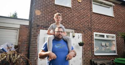 "I must be pretty unlucky" - dad's house hit by lightning eleven years after family home was struck and set on fire - www.manchestereveningnews.co.uk