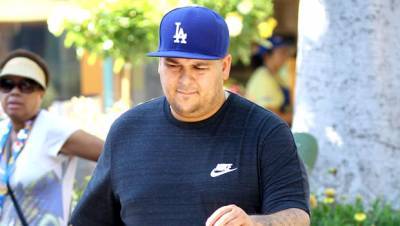 Rob Kardashian Claims He’s ‘Back’ After Dropping Major Weight Fans Gush Over His ‘Handsome’ New Selfie - hollywoodlife.com