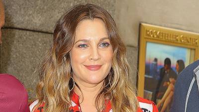 Drew Barrymore, 45, Poses For Flawless Makeup-Free Selfie As She Reveals The Shampoo She’s ‘Obsessed’ With - hollywoodlife.com