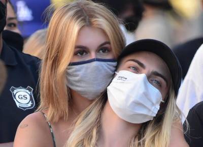 ‘Solemates’ Kaia Gerber and Cara Delevingne show off matching tattoos - evoke.ie