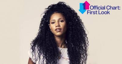 Vick Hope announced as new co-host of the Official Chart: First Look - www.officialcharts.com - Britain