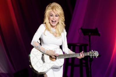 Dolly Parton Announces ‘A Holly Dolly Christmas’ Featuring Duets With Miley Cyrus, Michael Bublé & More - etcanada.com