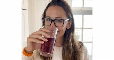 Jennifer Garner’s Super Easy Blueberry Juice With ‘Perky Water’ Is a Summer Must - www.usmagazine.com