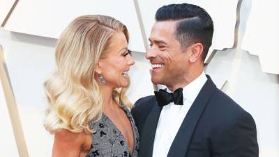 Mark Consuelos Kelly Ripa Can’t Wait To Be Empty-Nesters So They Can Be ‘Naked All The Time’ - hollywoodlife.com