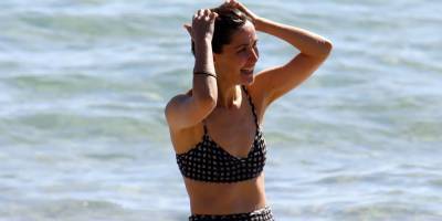 Rose Byrne Has Fun in the Sun in a High Waisted Swimsuit at the Beach - www.justjared.com - Australia - New York - county Bay
