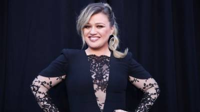 Kelly Clarkson responds after Twitter user says her marriage 'didn't work' due to her busy schedule - www.foxnews.com